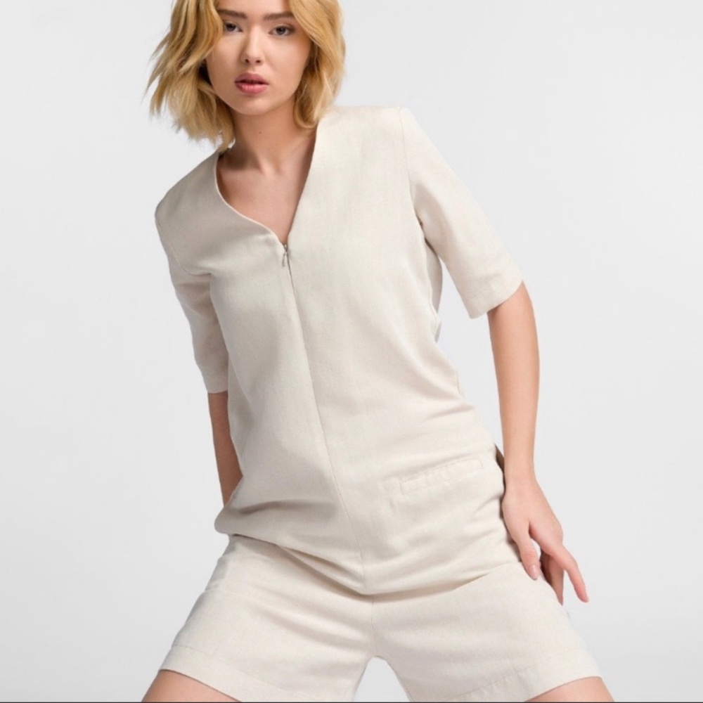 Aakasha Playsuit - Front Zipper jumpsuit